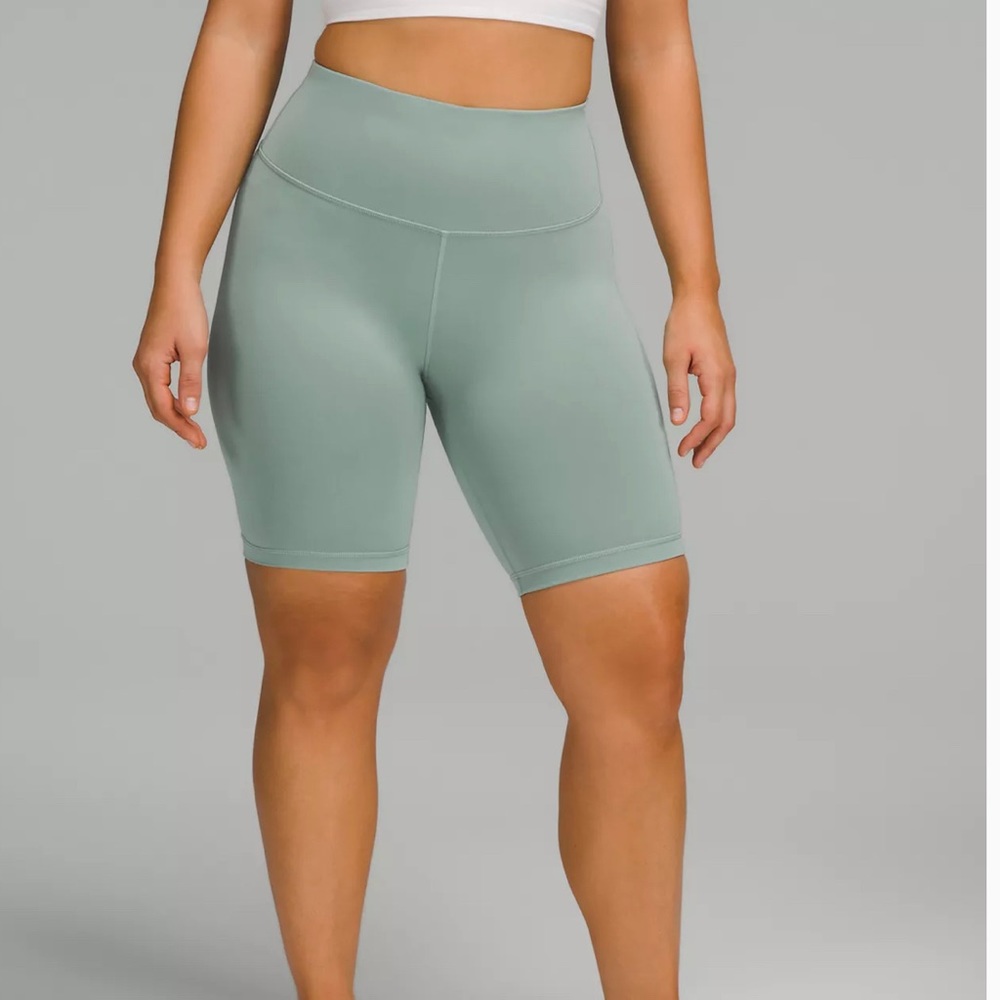 NWT Wunder train 8” short contour fit